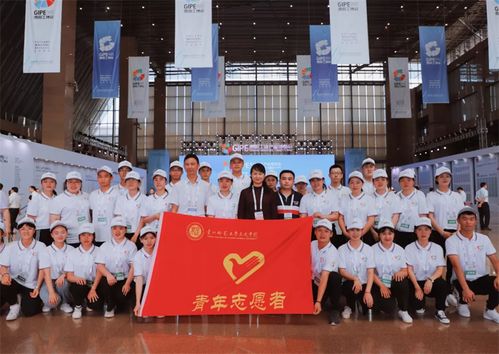 求是學(xué)院志愿者助力貴陽工業(yè)產(chǎn)品博覽會，展現(xiàn)專業(yè)服務(wù)風(fēng)采